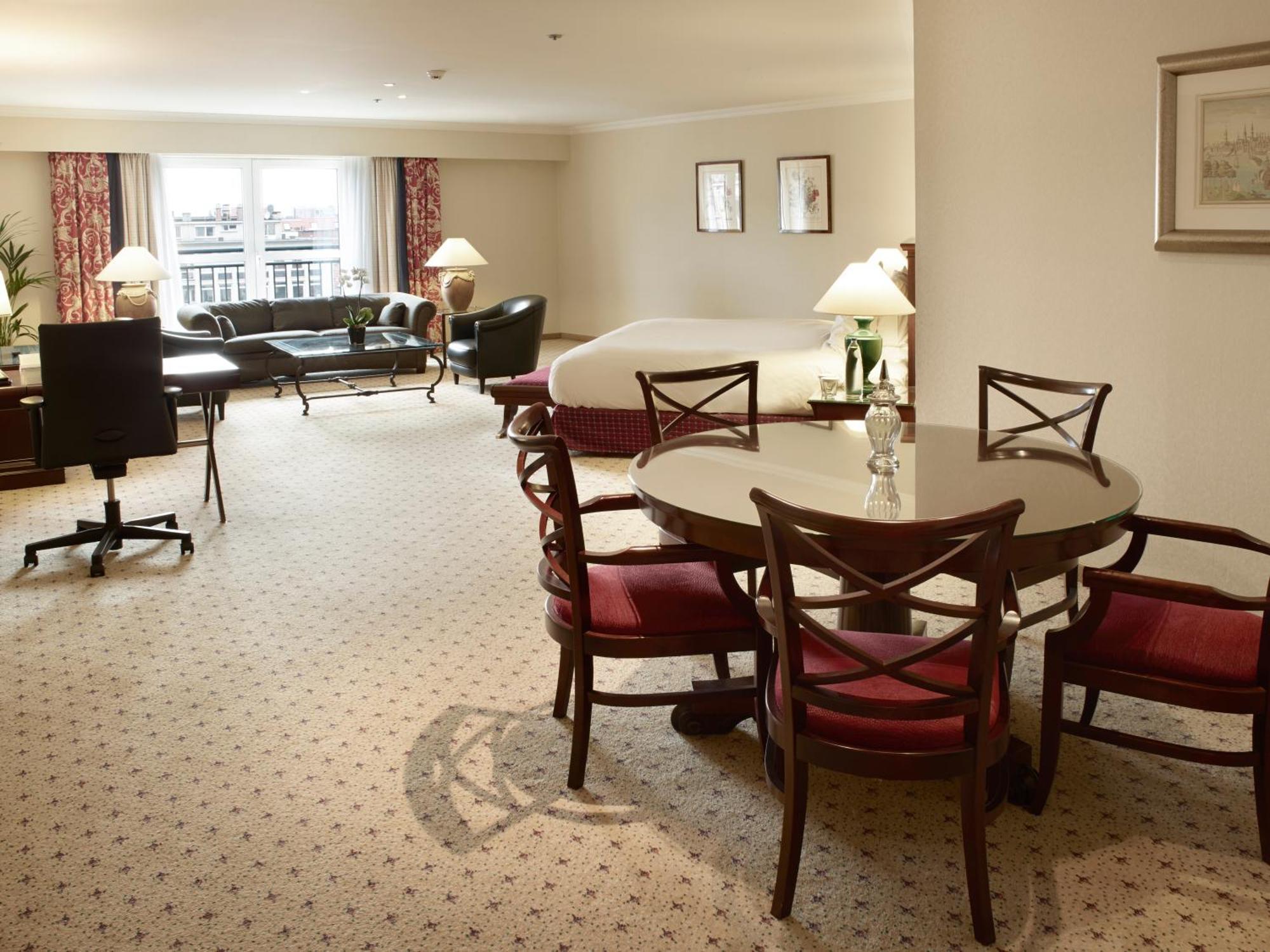 Hilton Antwerp Old Town Hotel Bagian luar foto