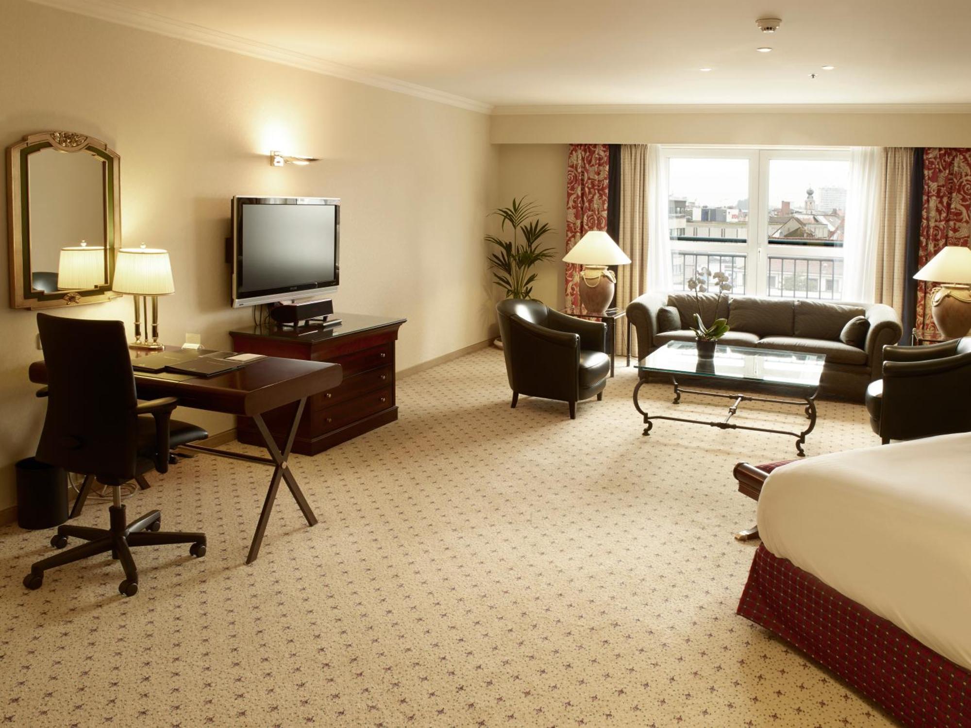 Hilton Antwerp Old Town Hotel Bagian luar foto
