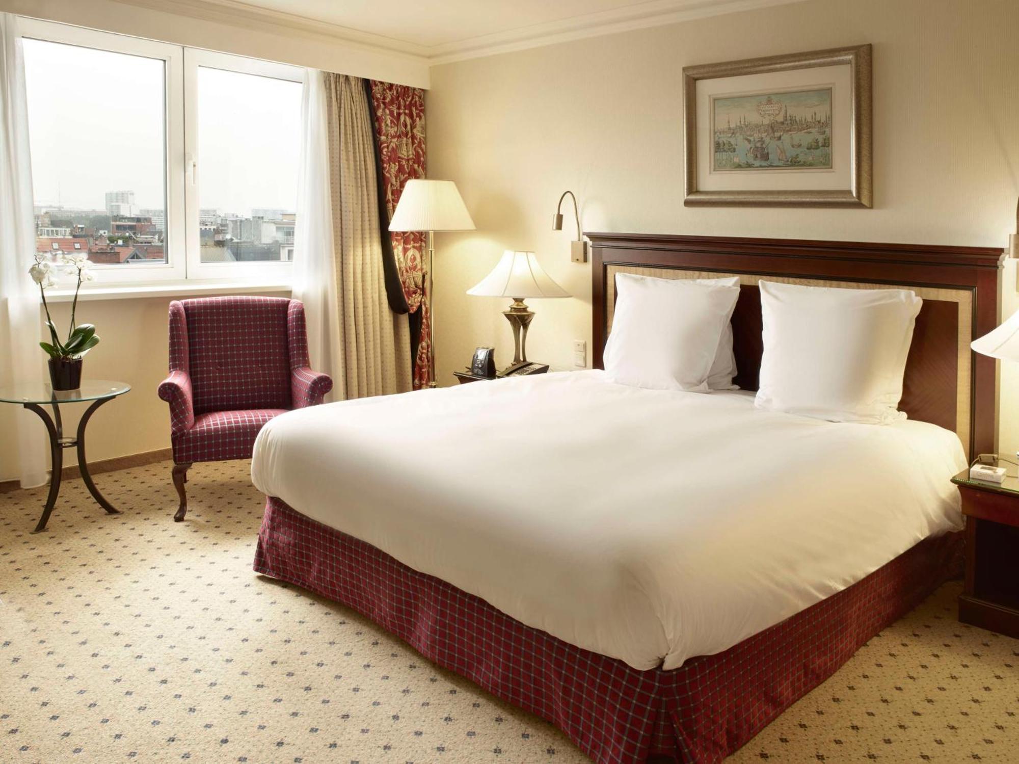 Hilton Antwerp Old Town Hotel Bagian luar foto