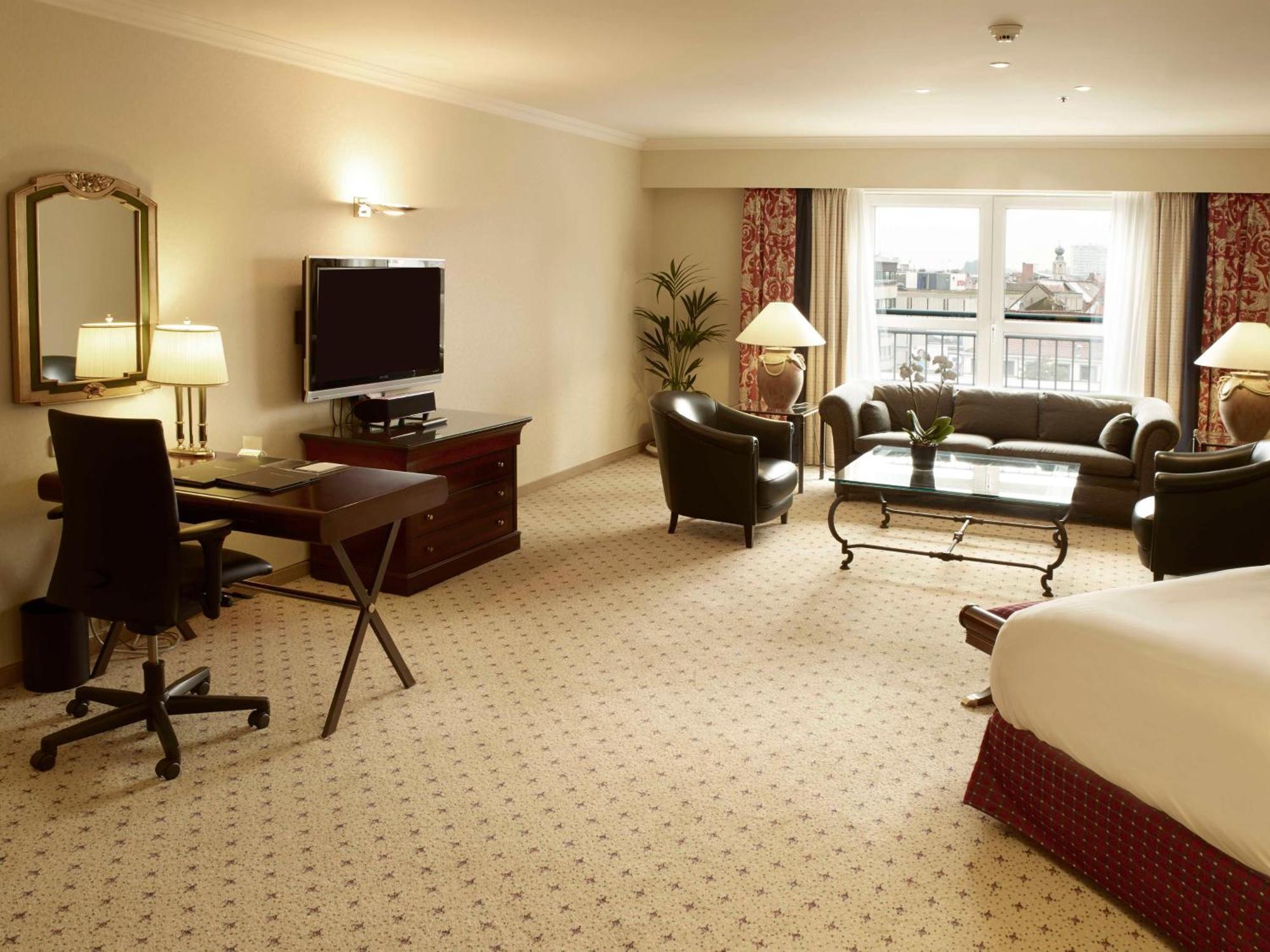 Hilton Antwerp Old Town Hotel Bagian luar foto