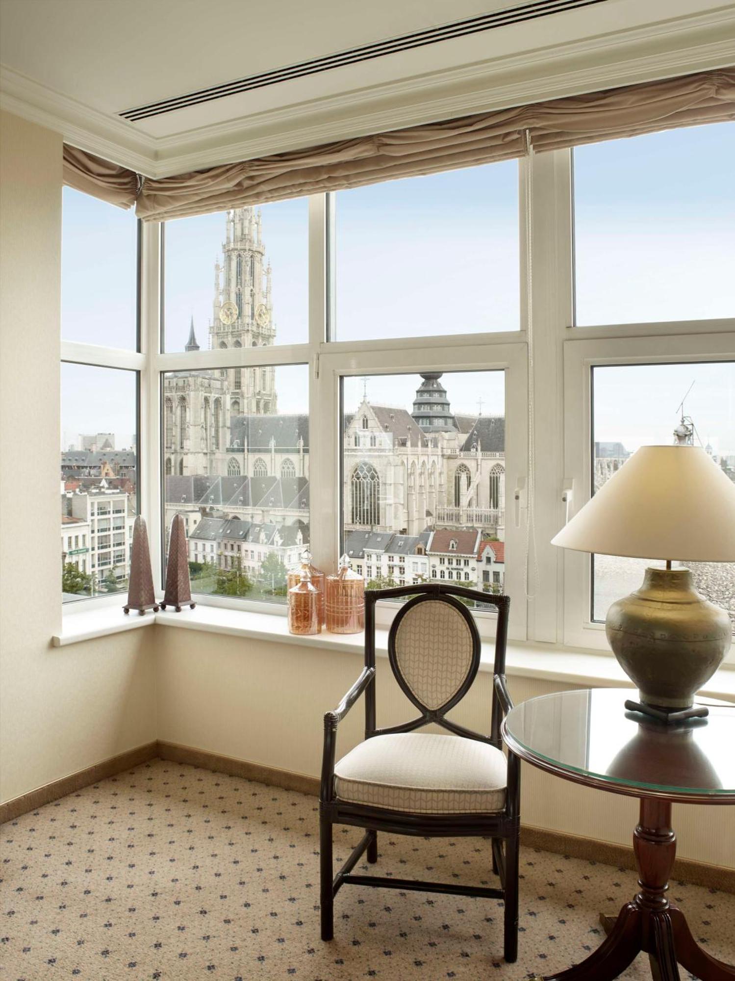 Hilton Antwerp Old Town Hotel Bagian luar foto