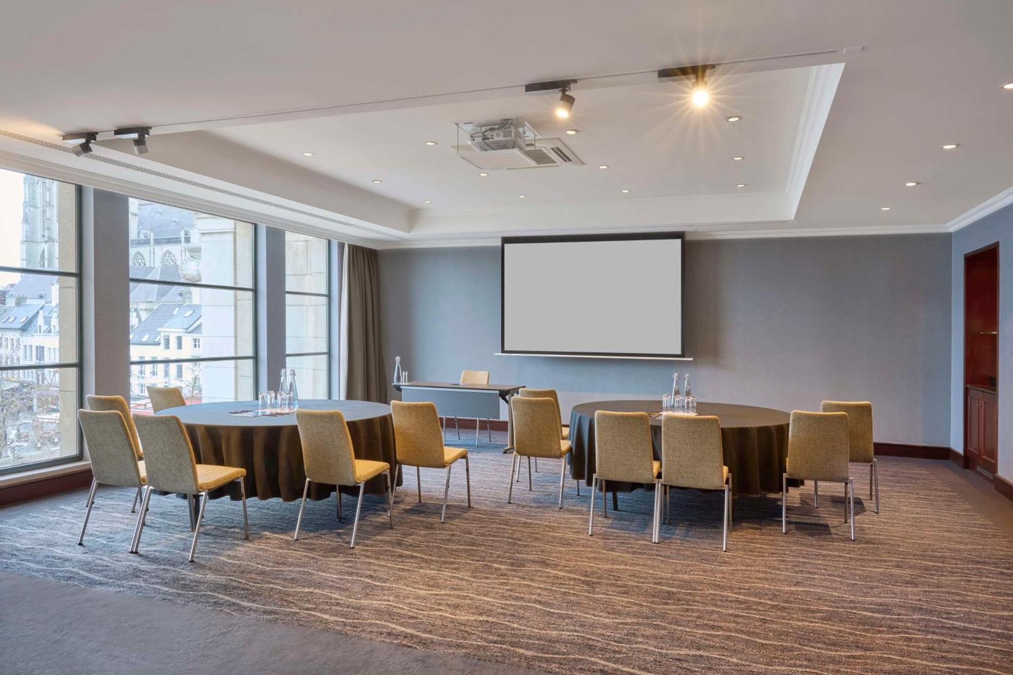 Hilton Antwerp Old Town Hotel Bagian luar foto